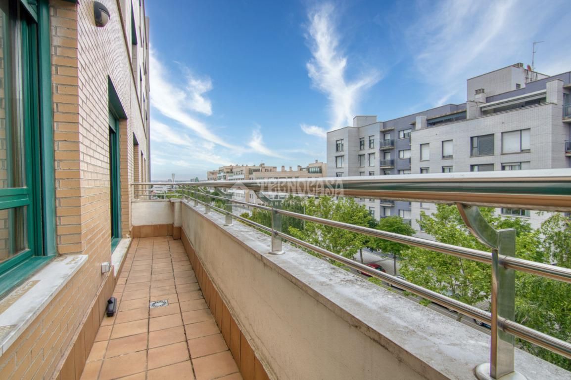 Exterior view of Flat for sale in Valladolid Capital  with Heating, Terrace and Balcony