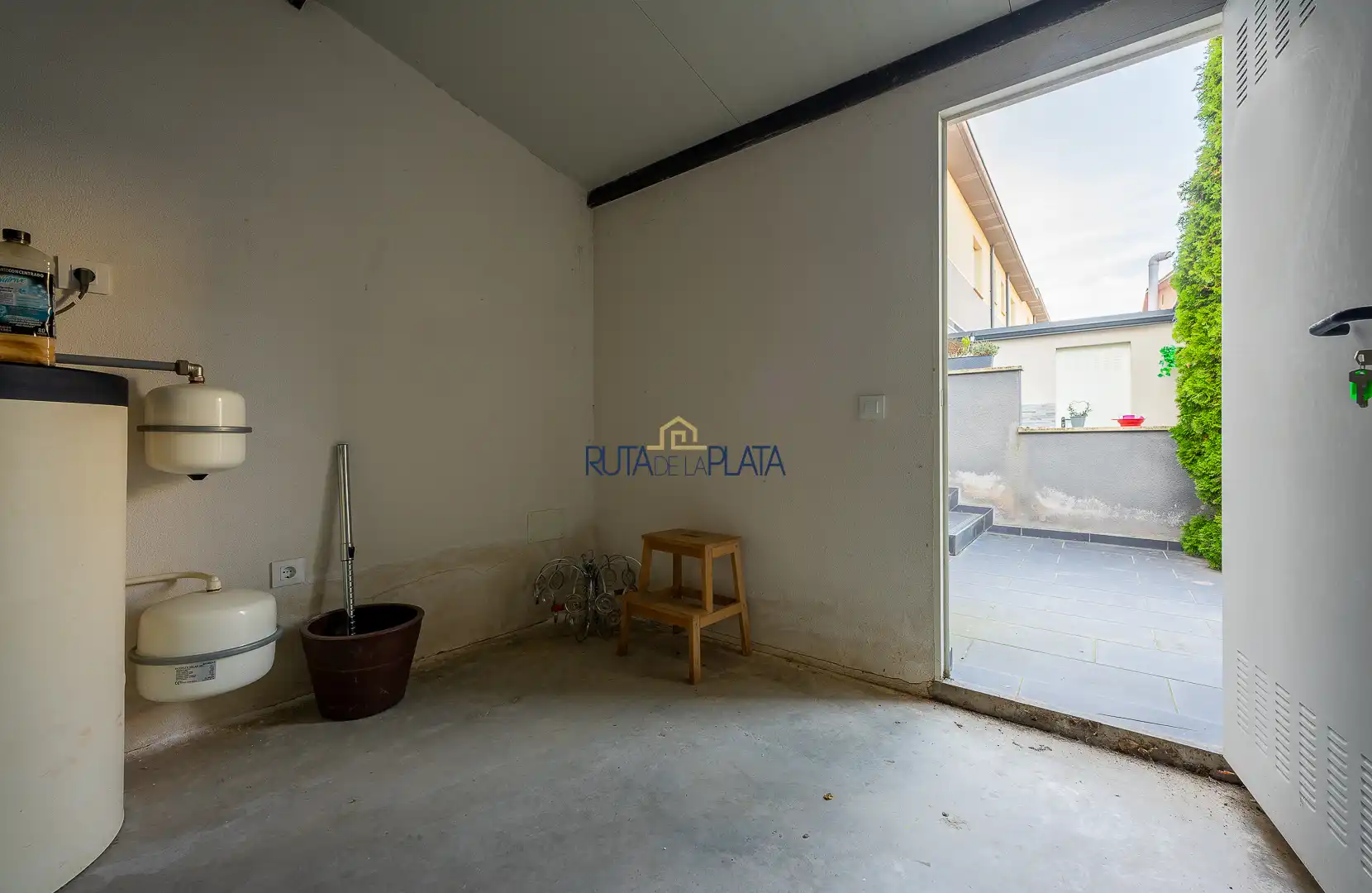 Casa adosada en venta en Roales con Calefacción, Jardín privado y Alarma