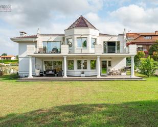 Vista exterior de Casa o xalet en venda en Santillana del Mar amb Calefacció, Jardí privat i Terrassa