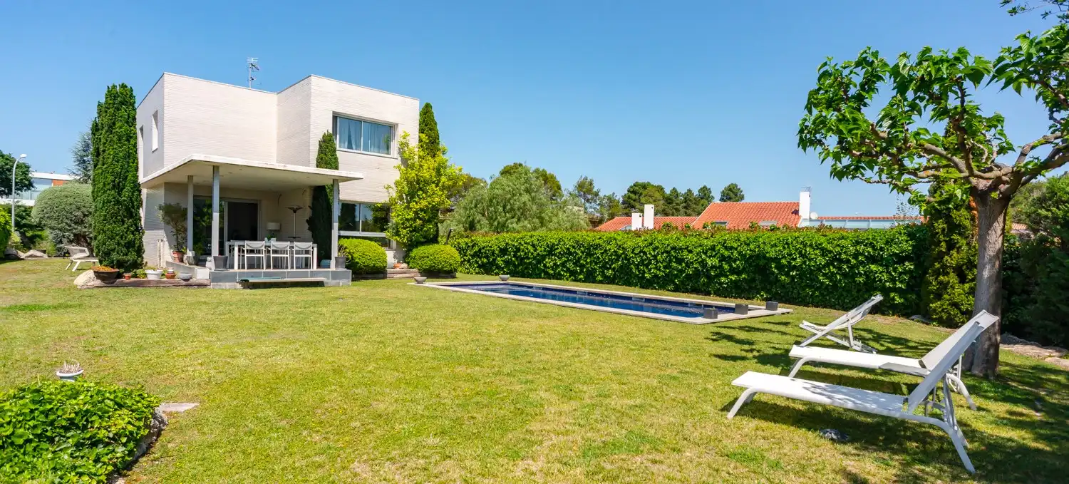 Garden of Houses for sale in Girona  with Air Conditioner, Heating and Storage room
