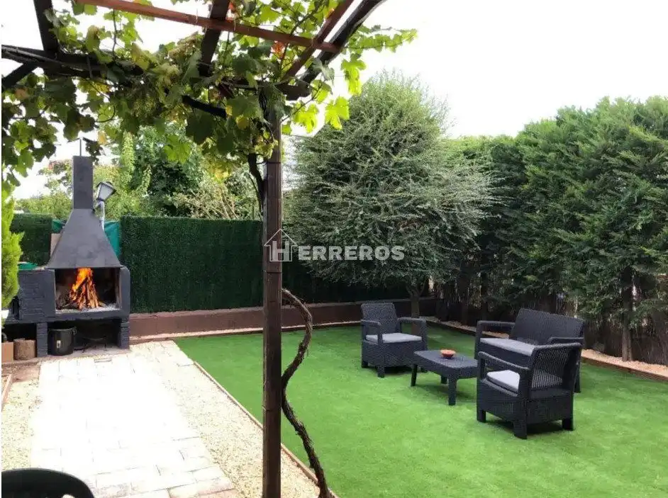 Garden of Detached homes for sale in Uruñuela  with Heating, Parquet flooring and Terrace