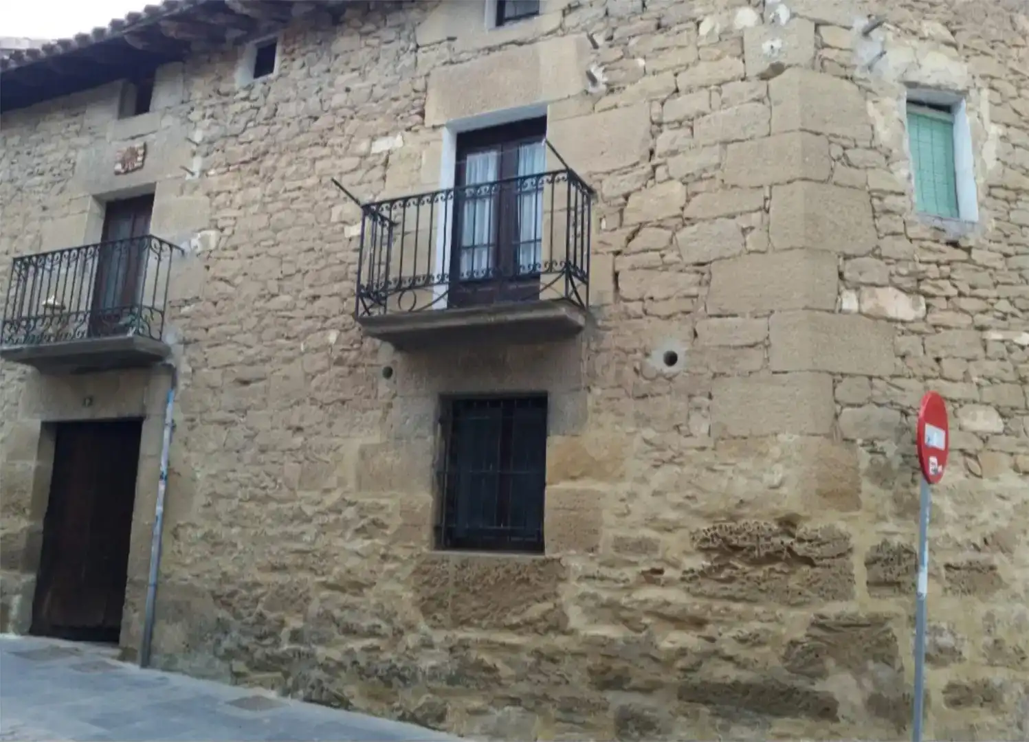 Vista exterior de Casa adosada en venda en Elciego amb Balcó