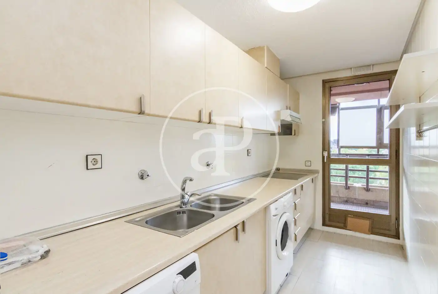 Cocina de Piso en venta en Madrid con Calefacción, Jardín privado y Terraza
