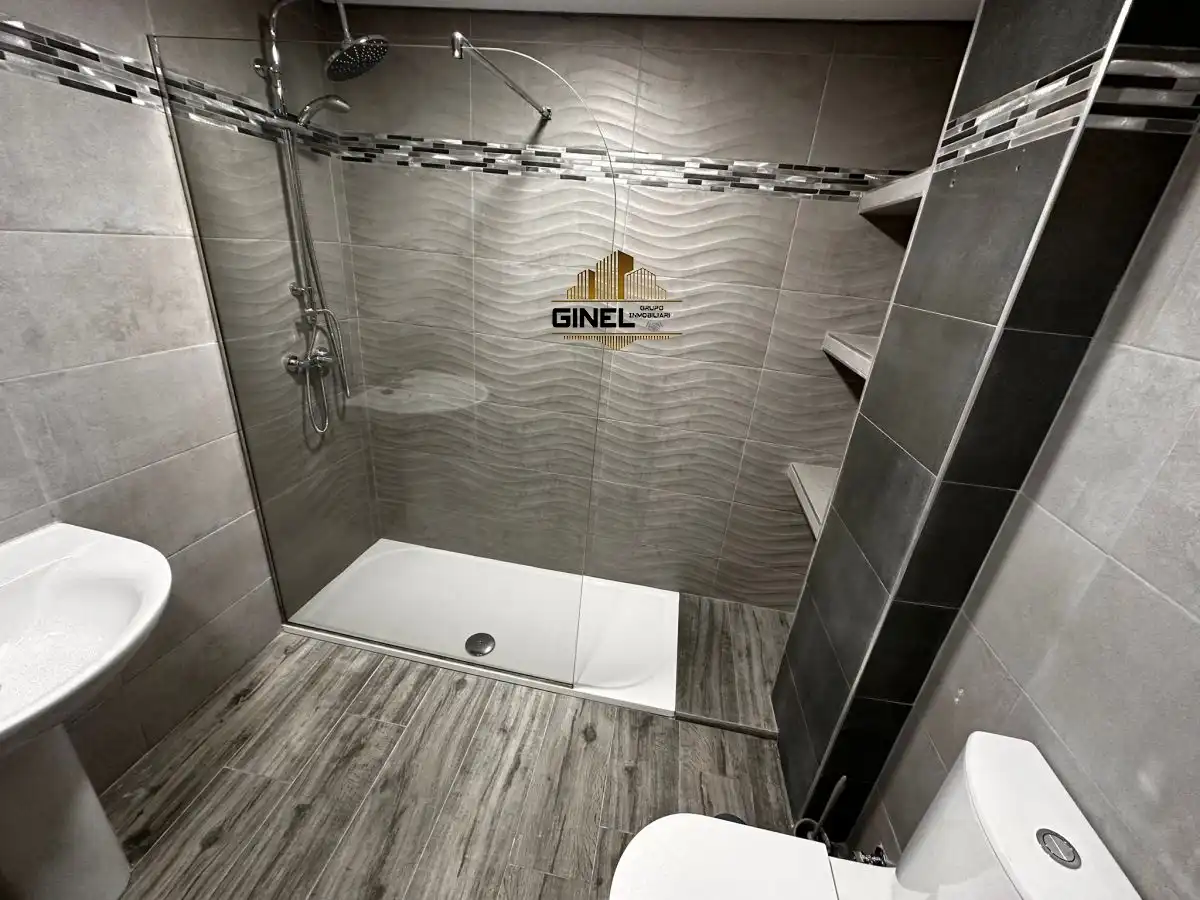 Bathroom of Flat for rent in Jaén  with Air Conditioner and Heating
