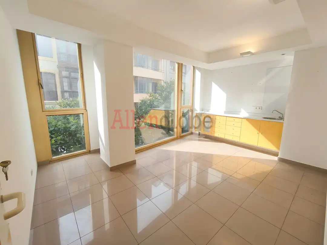 Office space with lift for sale in Calle San Francisco