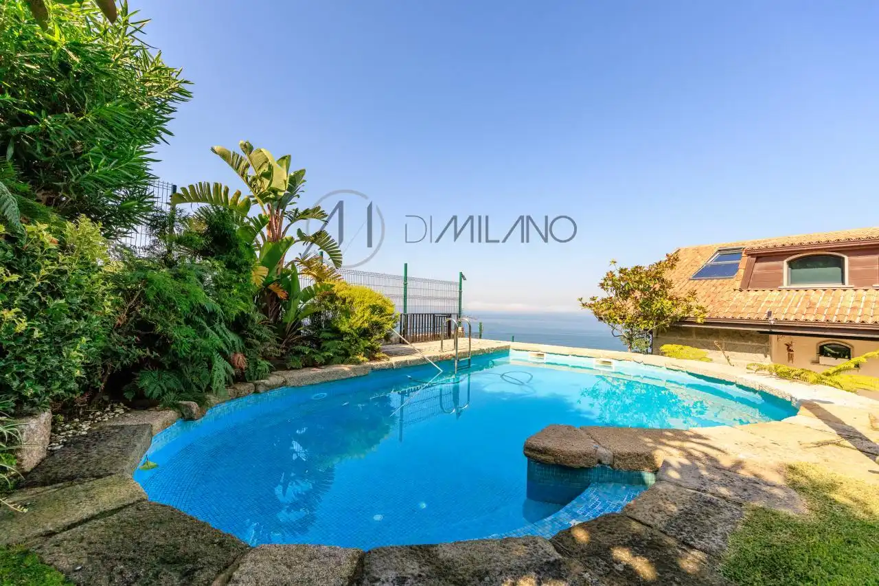 Piscina de Casa o chalet en venta en Nigrán con Calefacción, Jardín privado y Parquet