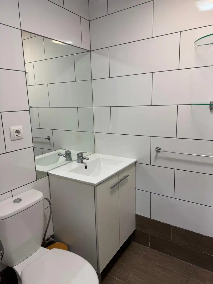 Badezimmer von Erdgeschoss zur Miete in Barcelona mit Klimaanlage
