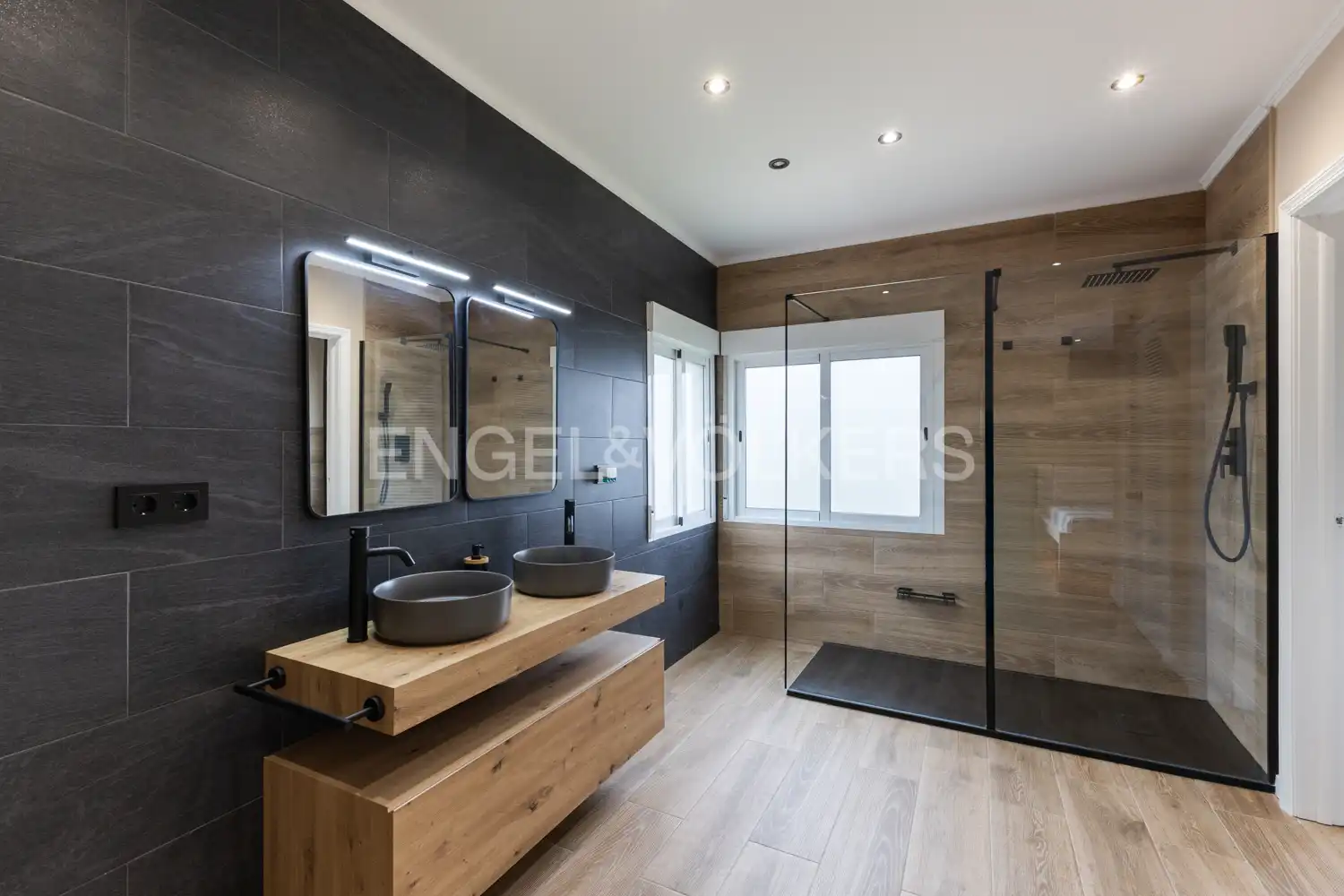 Baño de Casa o chalet de alquiler en Serra con Calefacción, Jardín privado y Parquet