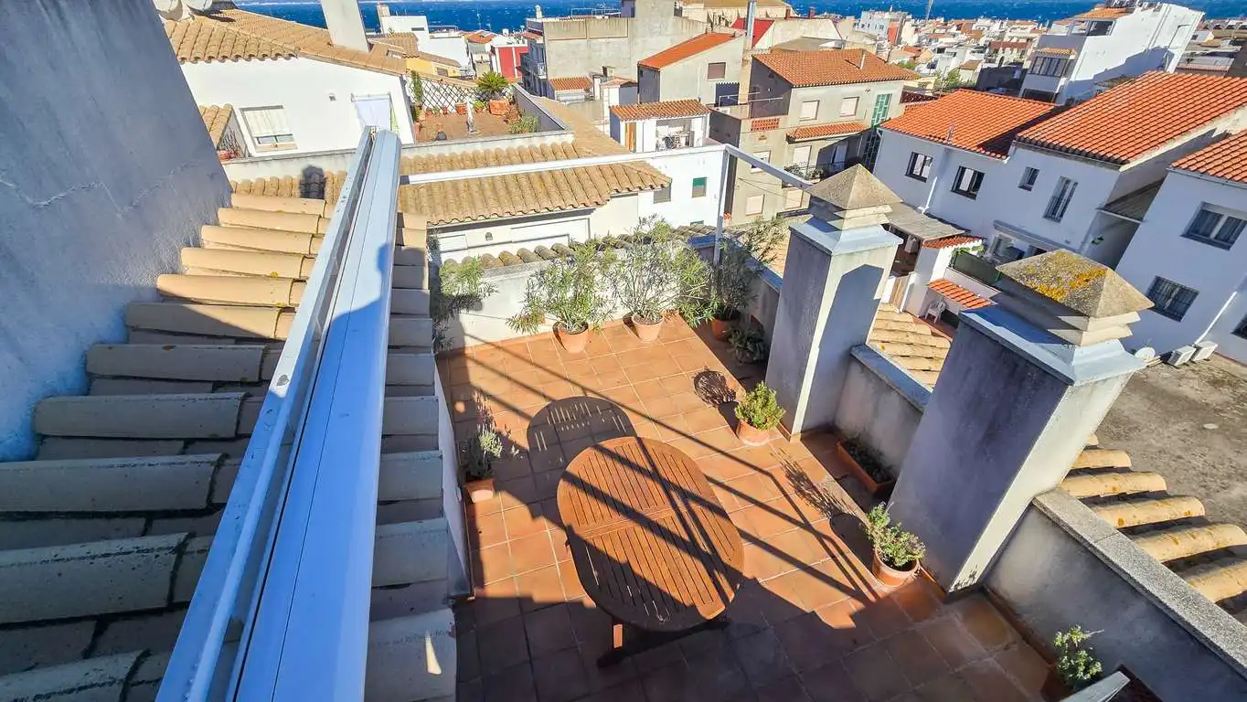 Exterior view of Duplexes for sale in L'Escala  with Heating, Terrace and Furnished