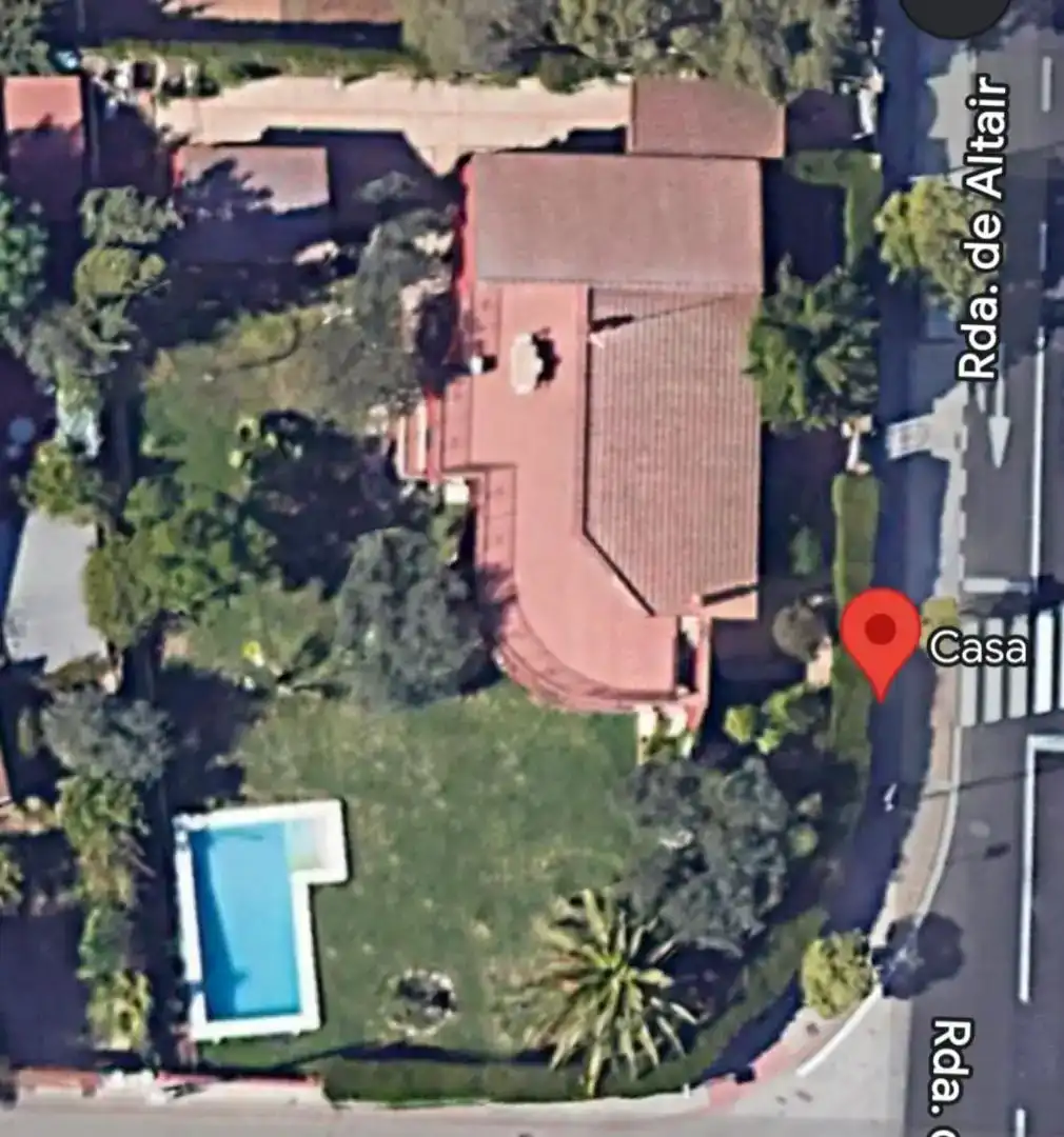 Casa o xalet en venda en Dos Hermanas amb Aire condicionat, Piscina i Balcó