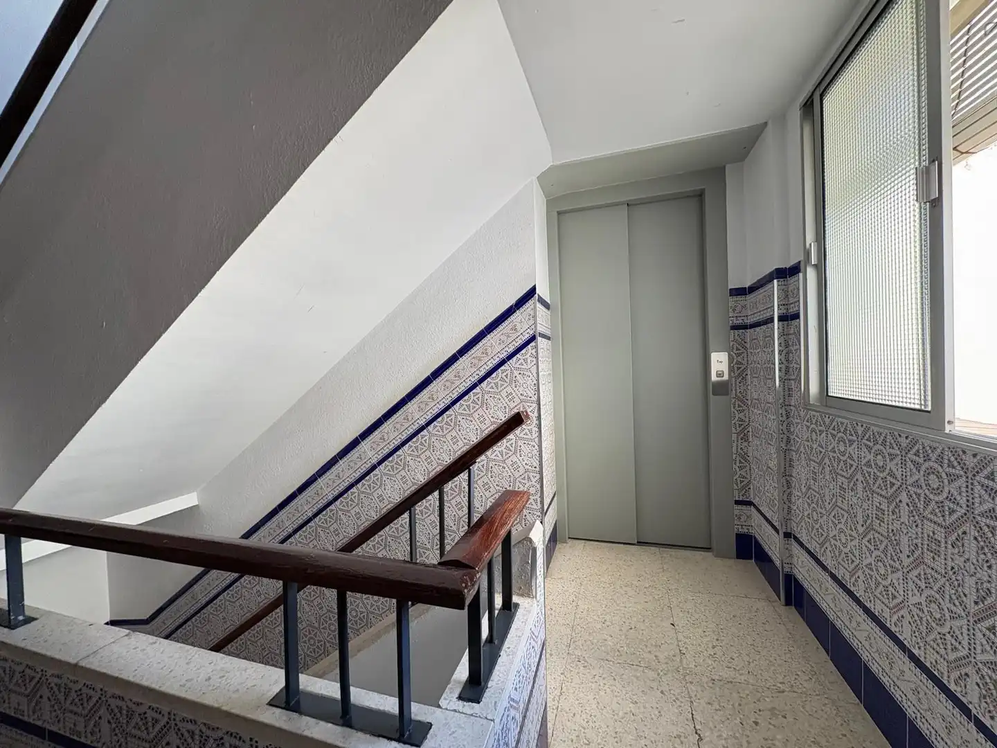Flat for sale in Sevilla  with Air Conditioner, Terrace and Storage room