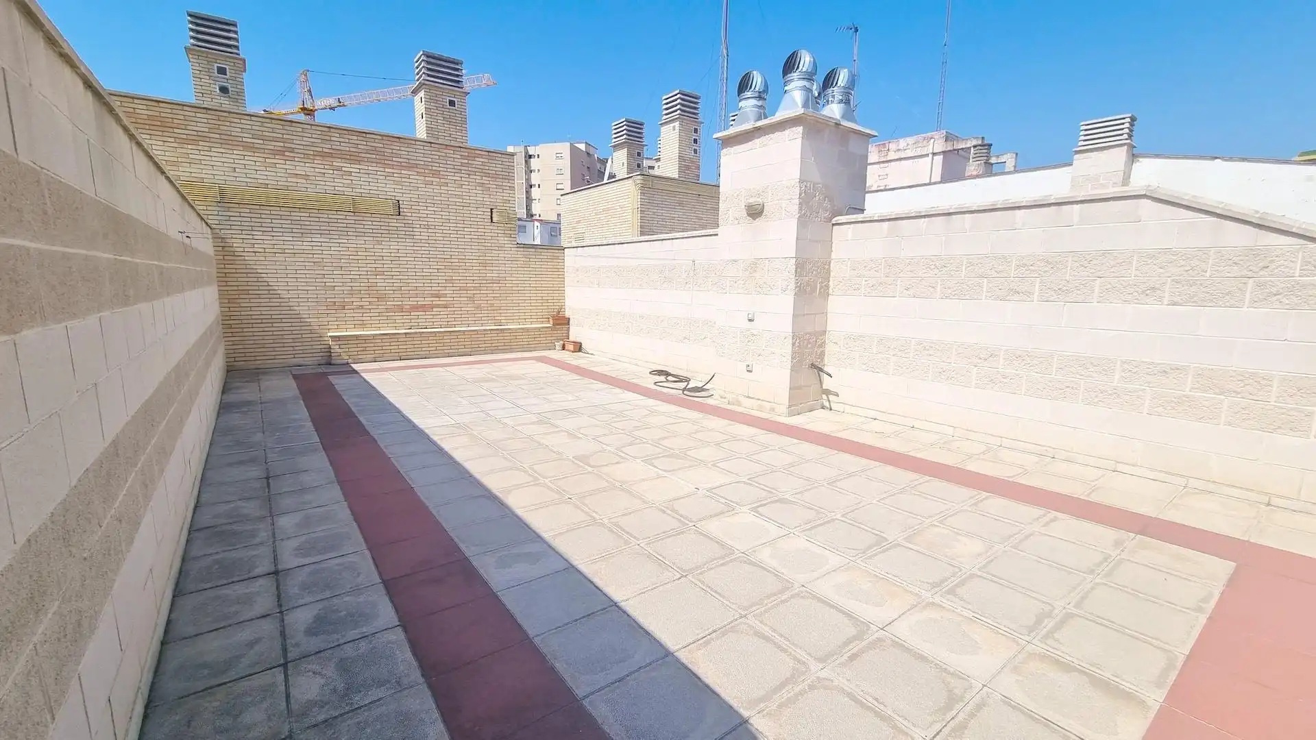 Terrasse von Dachboden zum Verkauf in Zaragoza mit Heizung, Parkett und Terrasse