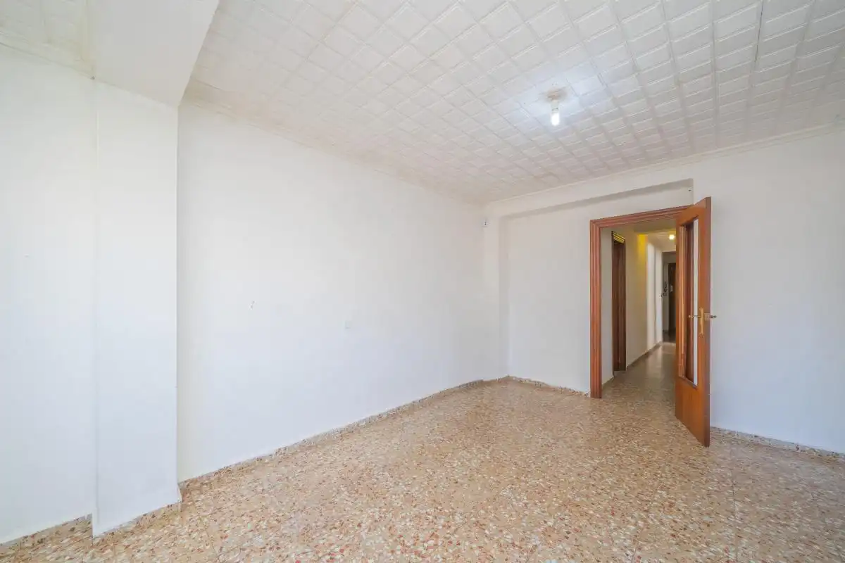 Piso en venta en Elda con Calefacción, Terraza y Trastero