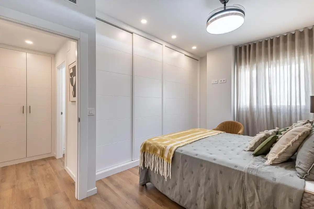 Habitación de Piso de alquiler en Granada con Terraza, Amueblado y Piscina comunitaria
