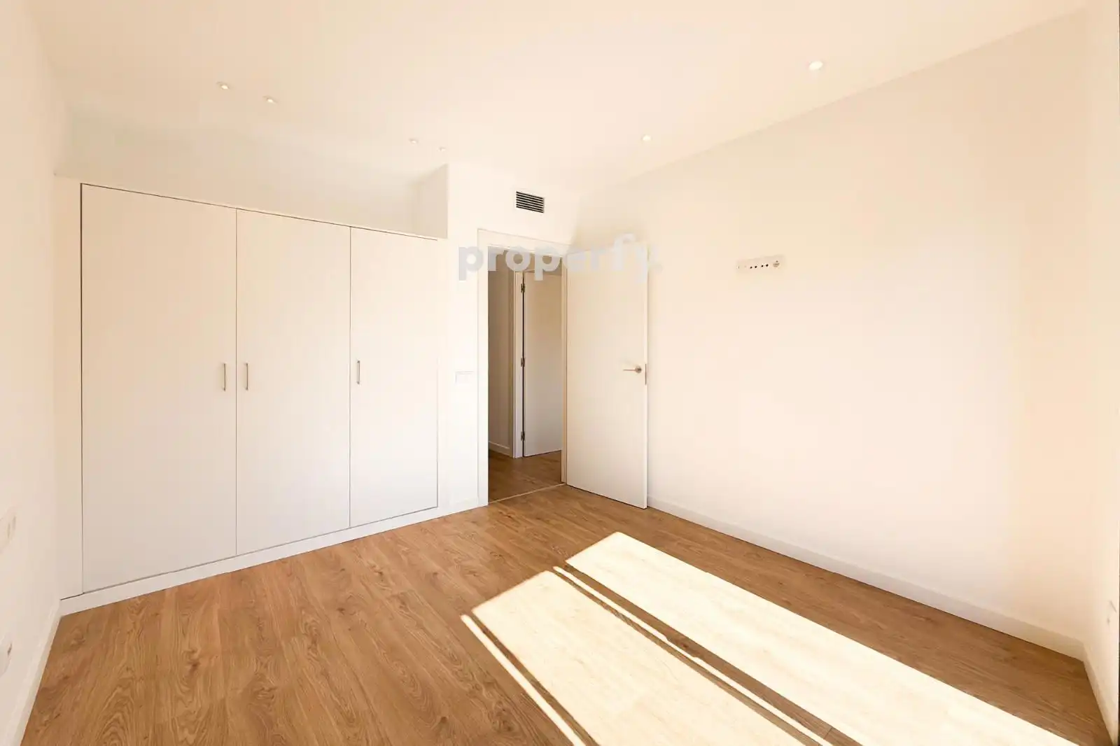 Schlafzimmer von Maisonette zum Verkauf in Badalona mit Klimaanlage, Heizung und Parkett
