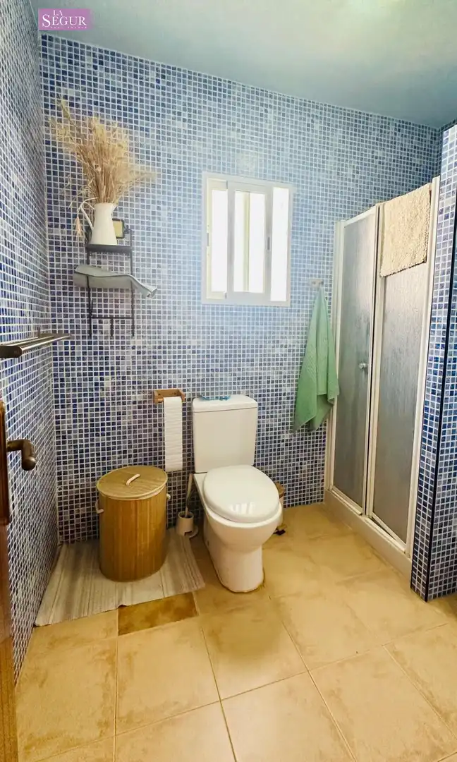 Bany de Casa o xalet en venda en Barbate amb Jardí privat, Terrassa i Moblat
