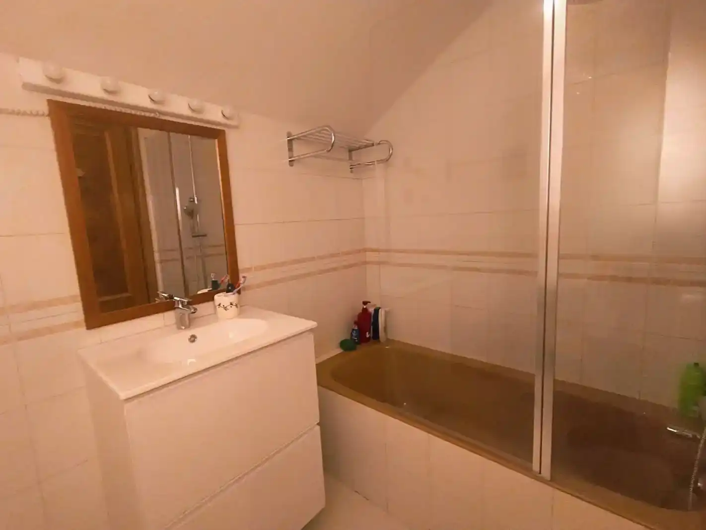 Badezimmer von Wohnung zur Miete in Pozuelo de Alarcón mit Klimaanlage, Privatgarten und Parkett