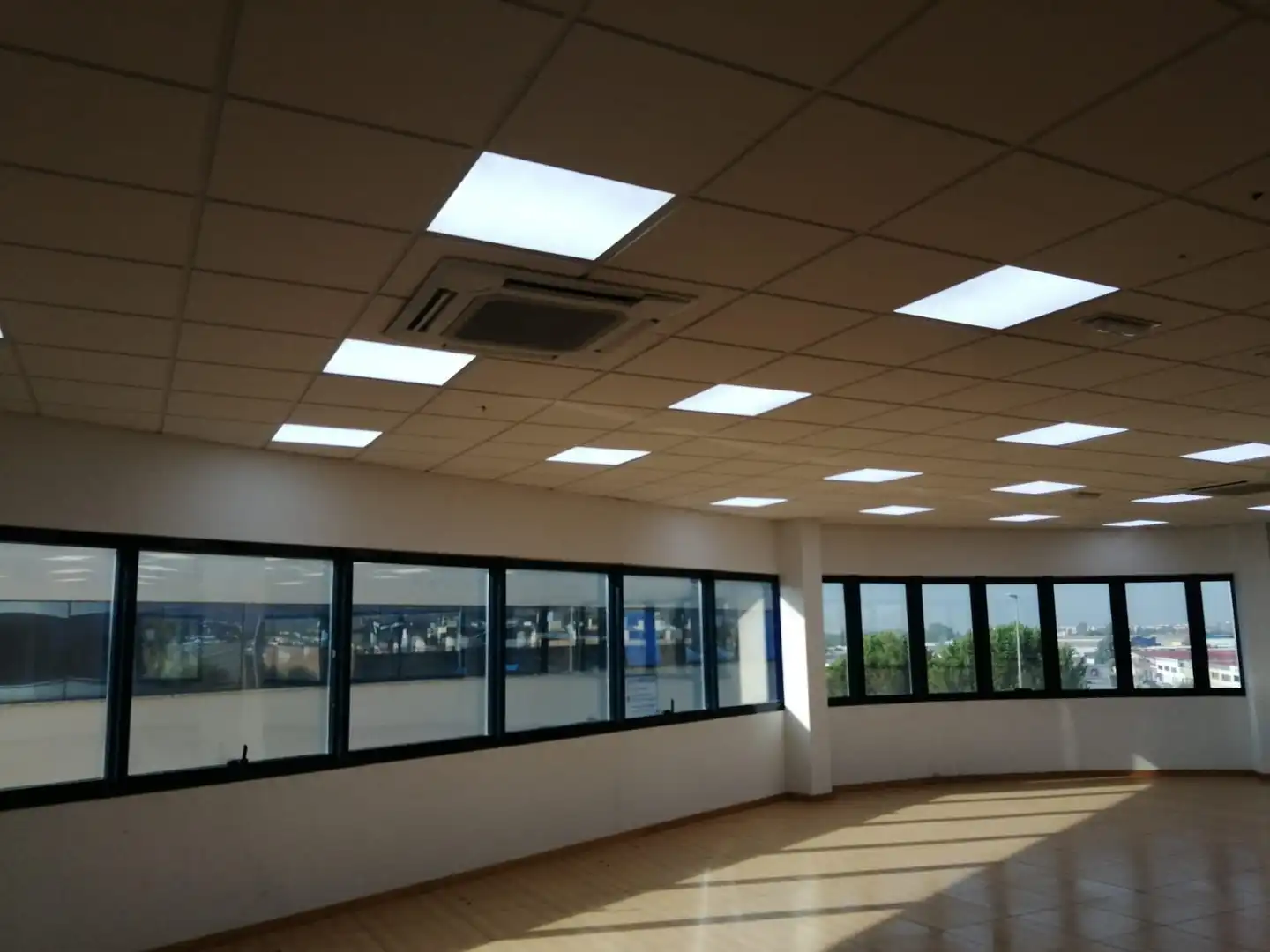 Oficina amb ascensor de lloguer a Periurbano Este - Campiña, imagen 4
