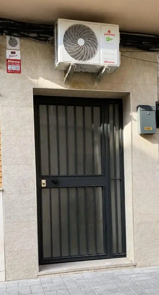 Vista exterior de Apartament de lloguer en Sevilla amb Aire condicionat, Calefacció i Moblat
