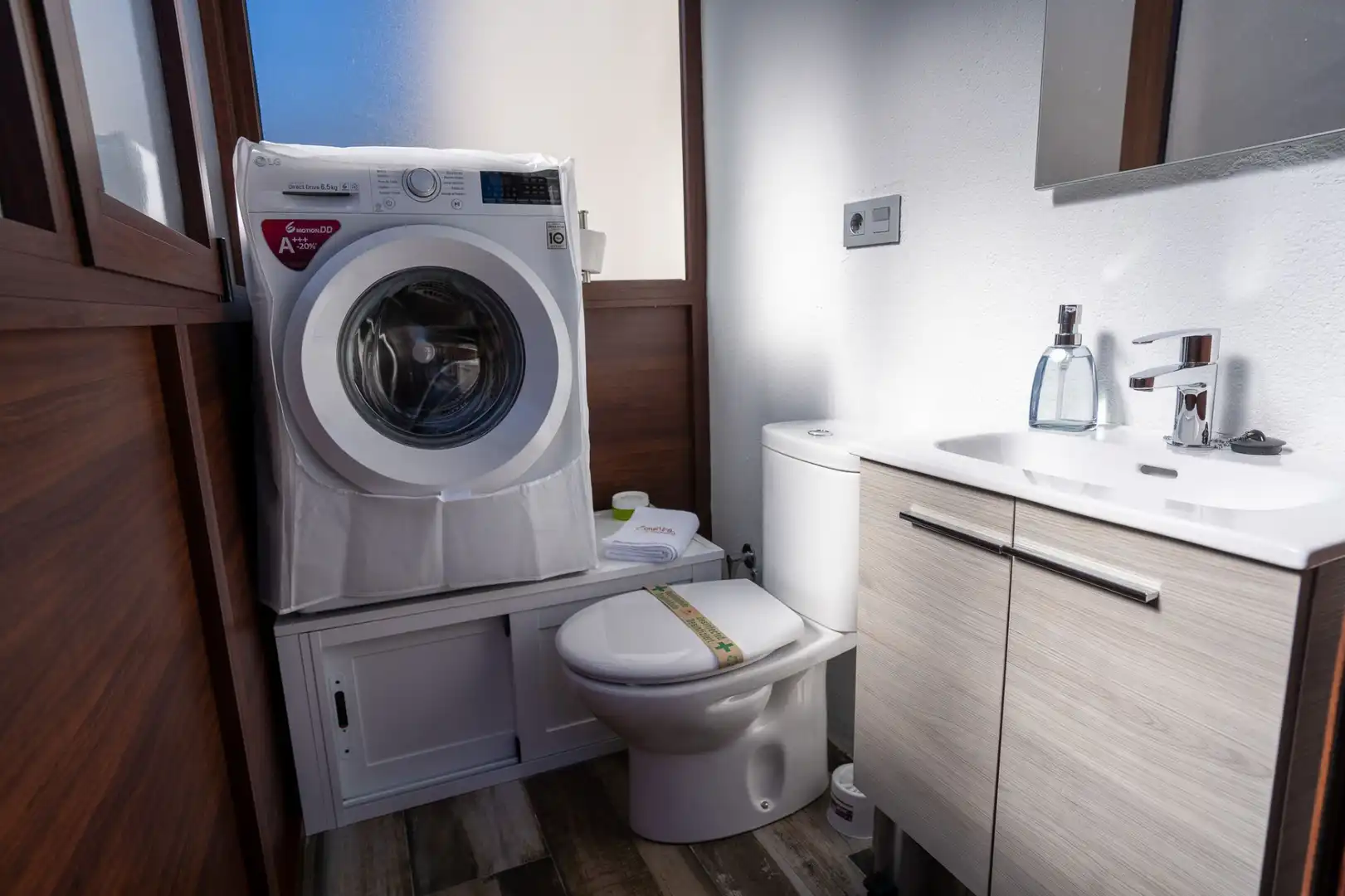 Badezimmer von Dachboden zum Verkauf in La Iruela mit Klimaanlage, Heizung und Terrasse
