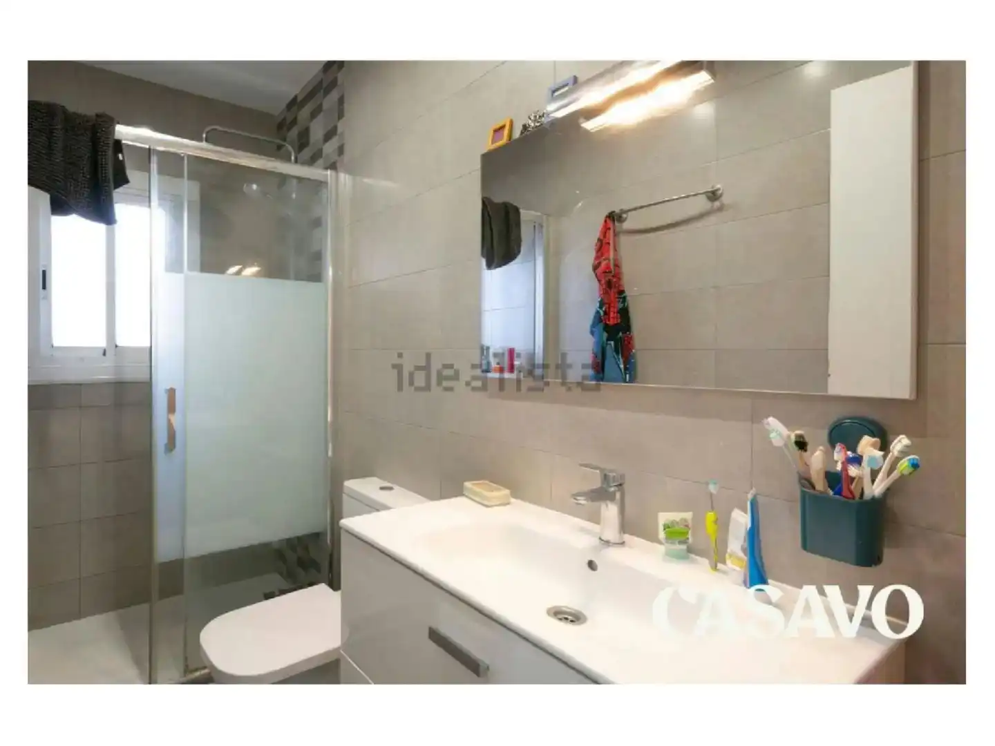 Bany de Àtic per a compartir en Barcelona amb Aire condicionat, Parquet i Moblat