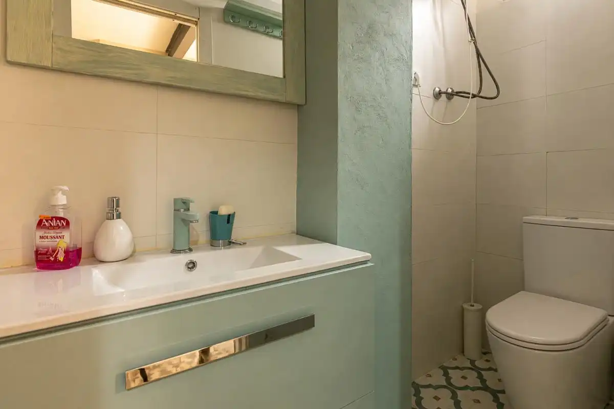 Badezimmer von Haus oder Chalet zum Verkauf in Oliva mit Klimaanlage, Heizung und Privatgarten