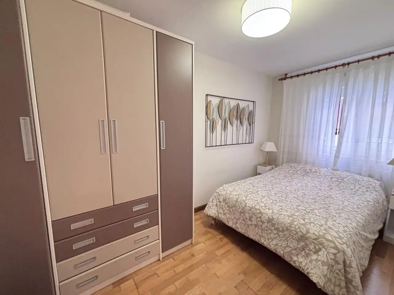 Schlafzimmer von Erdgeschoss zur Miete in Gijón  mit Heizung und Möbliert