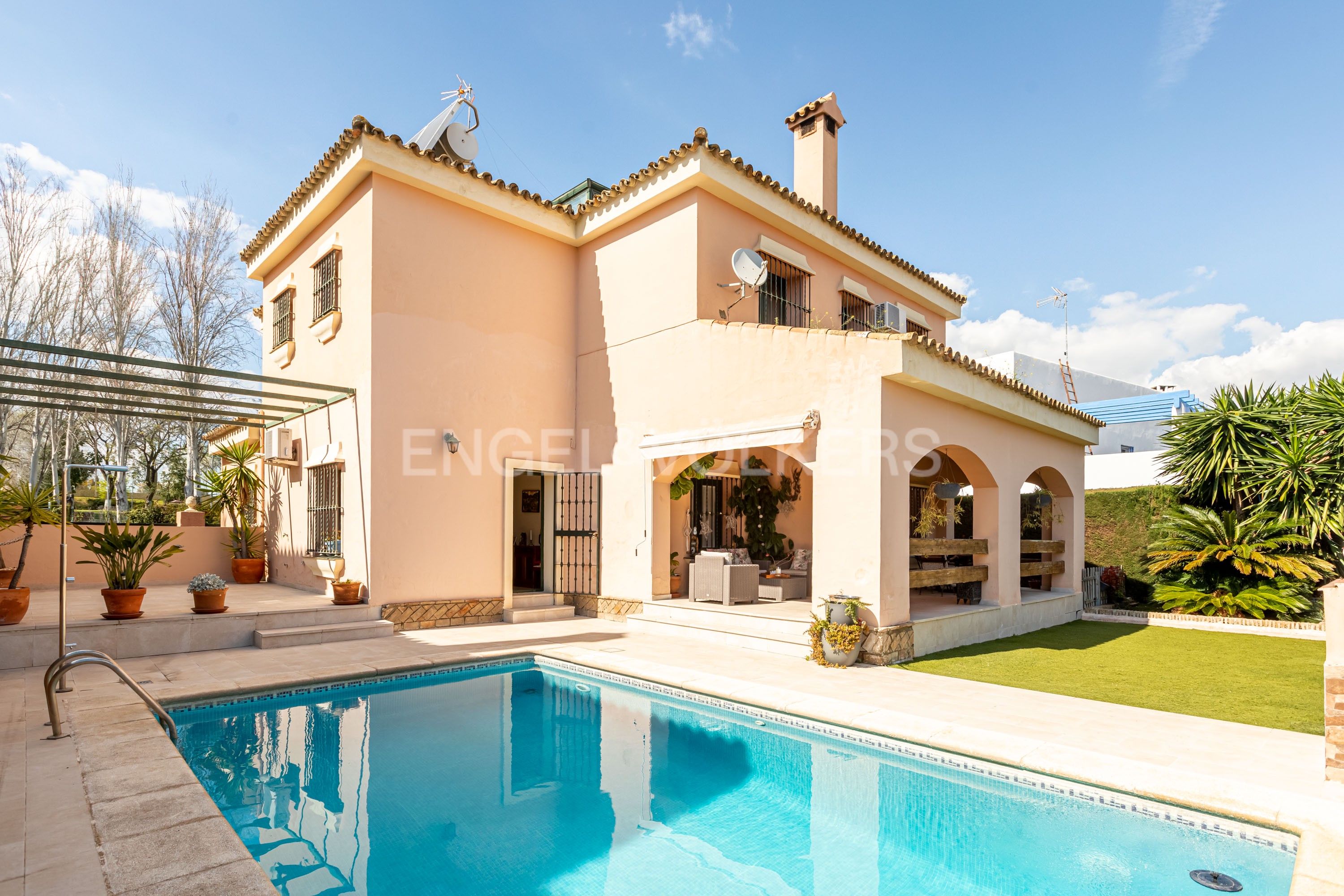 Exterior view of House or chalet for sale in Montequinto  with Air Conditioner, Heating and Private garden