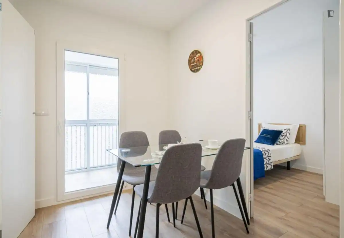 Menjador de Apartament de lloguer en Madrid amb Calefacció, Moblat i Forn