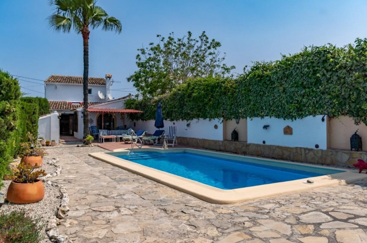 Vista exterior de Casa o xalet en venda en Teulada amb Aire condicionat, Calefacció i Jardí privat