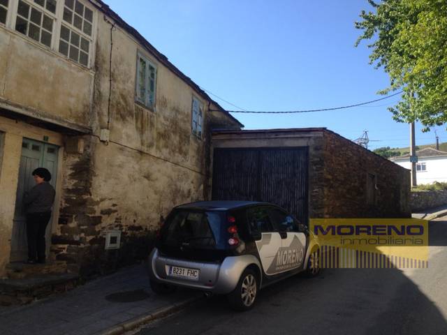 Casa-chalet en Venta en Triacastela