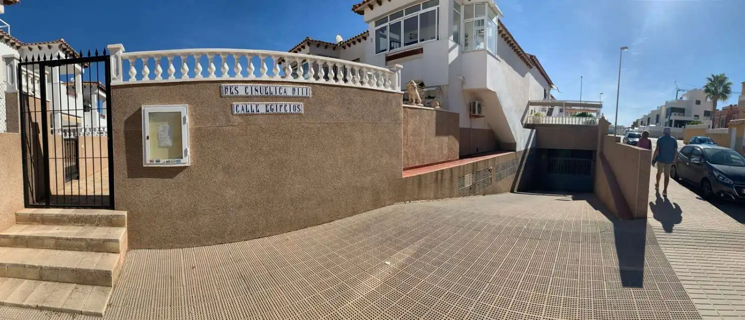 Vista exterior de Garaje en venta en Orihuela