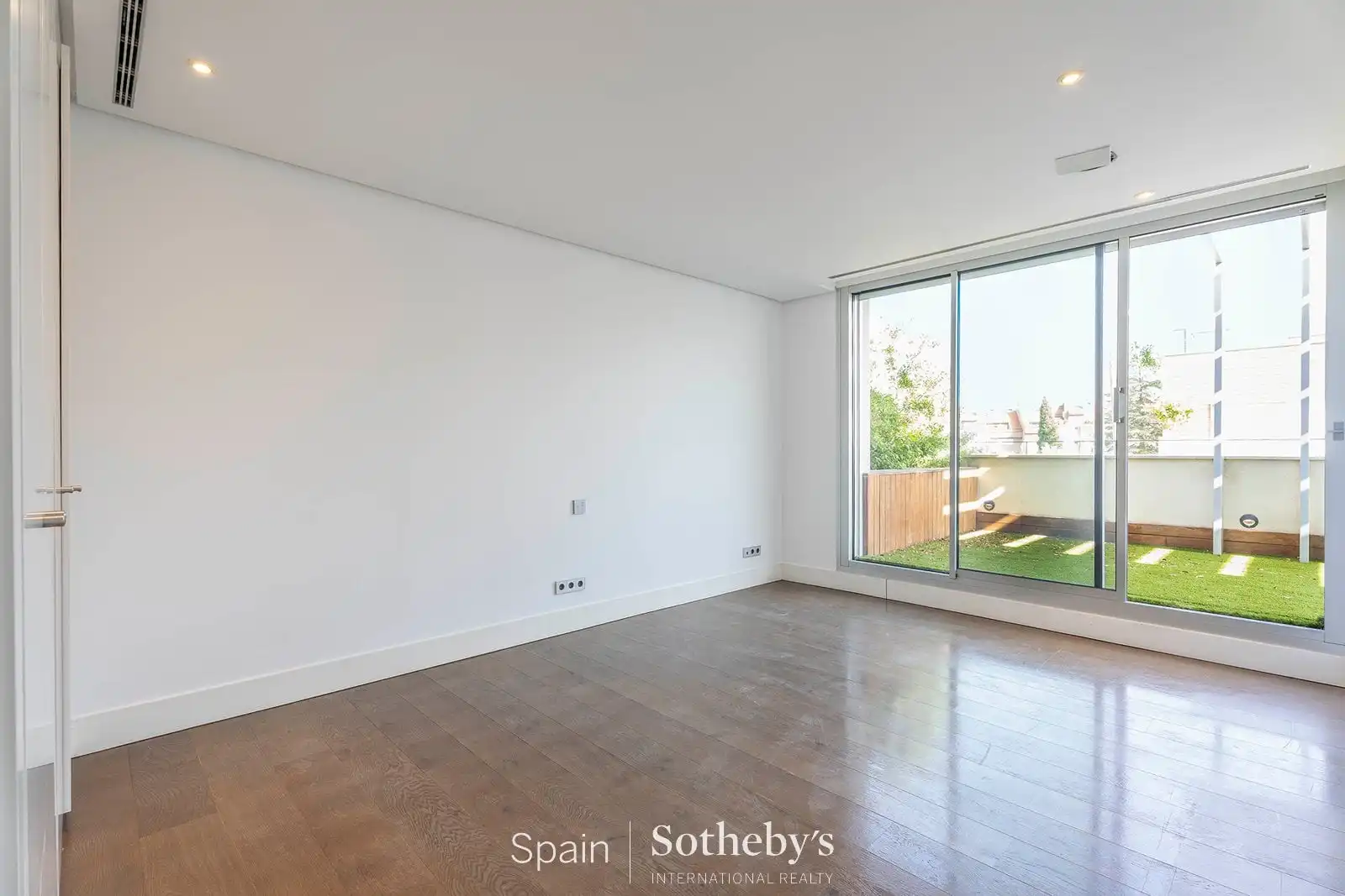 Sala de estar de Casa adosada en venta en Madrid con Aire acondicionado, Calefacción y Jardín privado