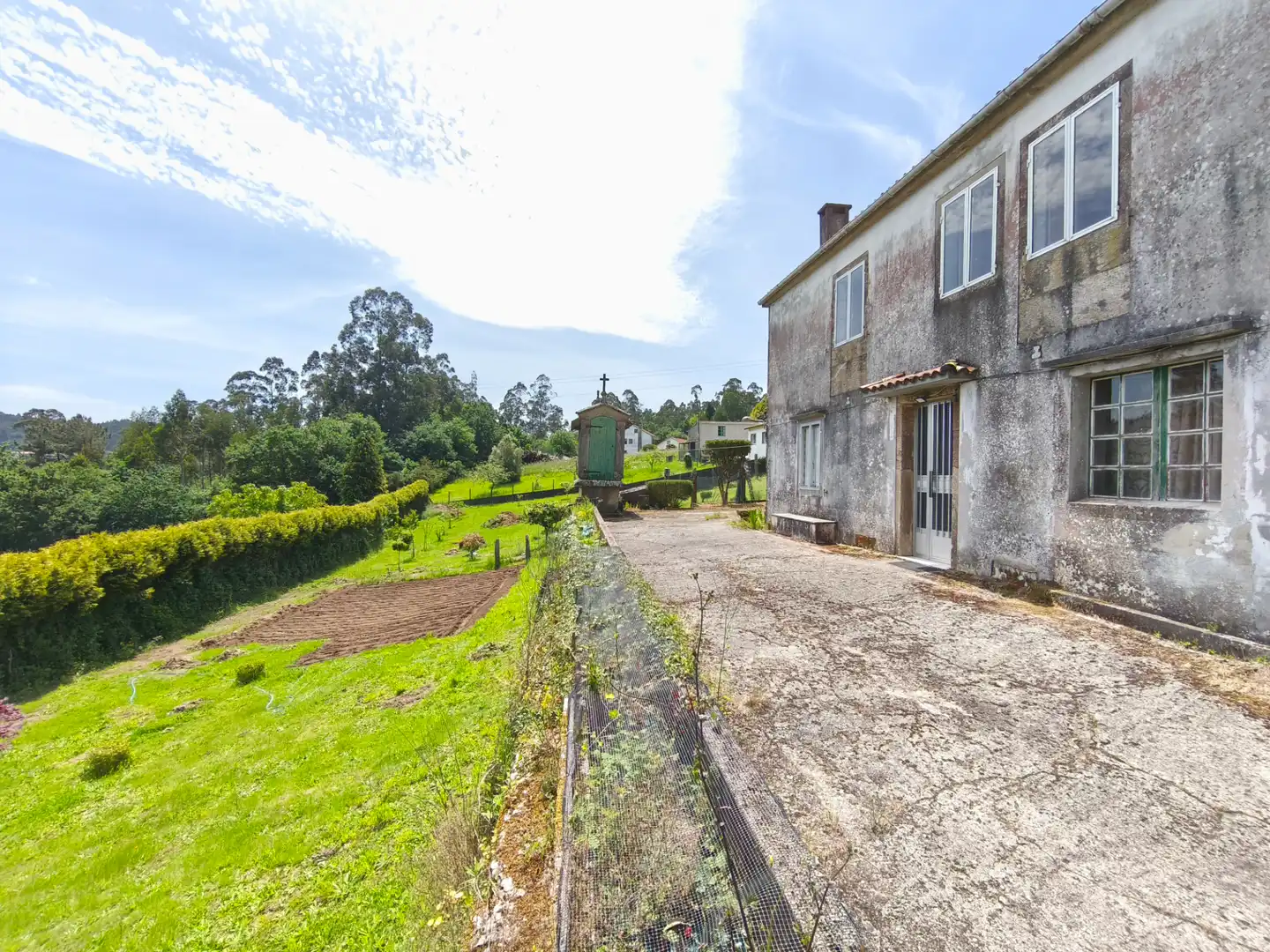 Vista exterior de Casa o xalet en venda en Santiago de Compostela  amb Jardí privat, Terrassa i Traster