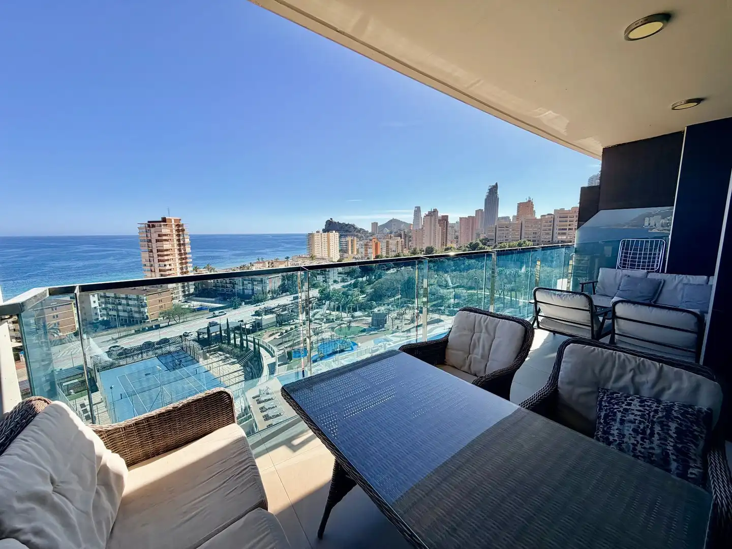 Apartment with pool for sale in Playa de Poniente
