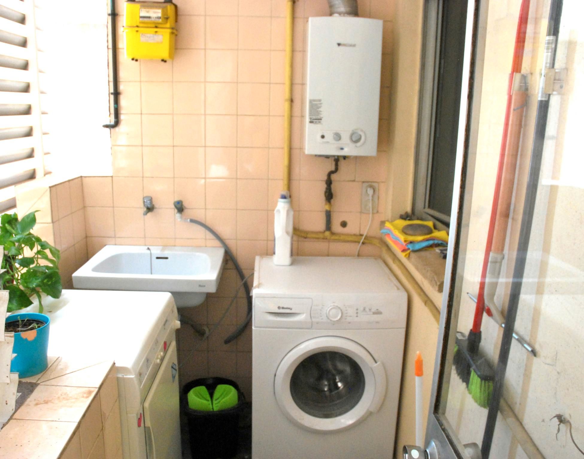 Pis per a compartir a N/A, En Corts - Doctor Waksman