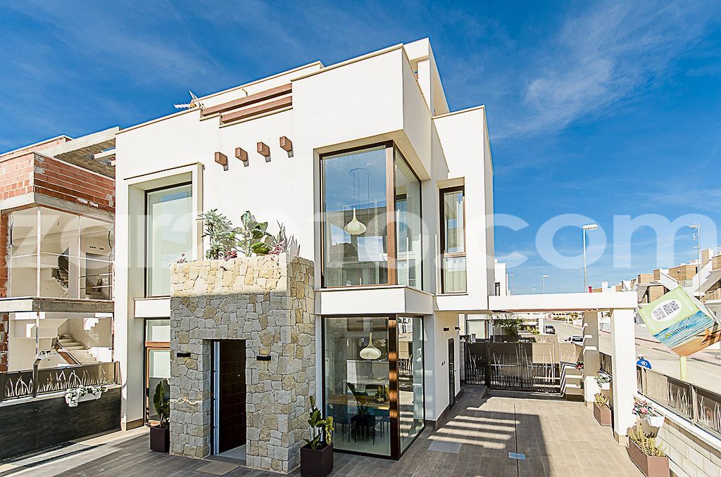 Vista exterior de Casa o xalet en venda en Vera amb Jardí privat, Terrassa i Piscina