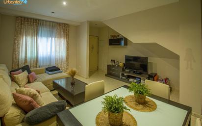 Sala d'estar de Dúplex en venda en Badajoz Capital amb Aire condicionat i Terrassa