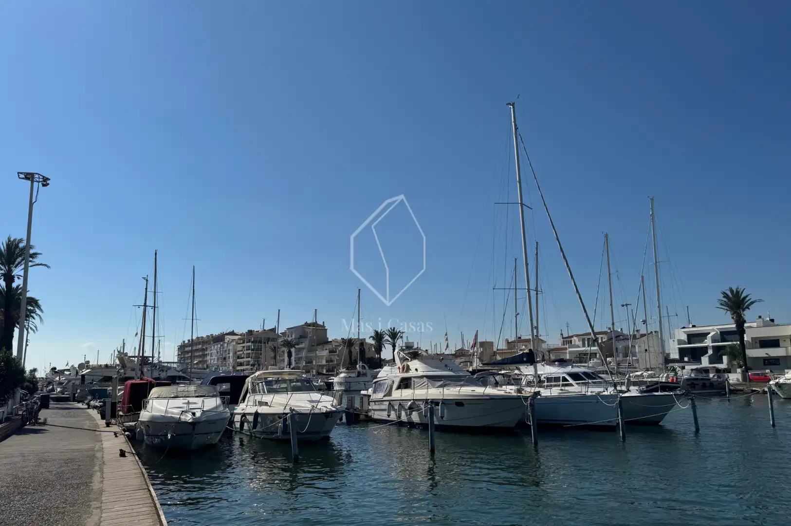 Vista exterior de Dúplex en venda en Empuriabrava amb Aire condicionat, Calefacció i Traster