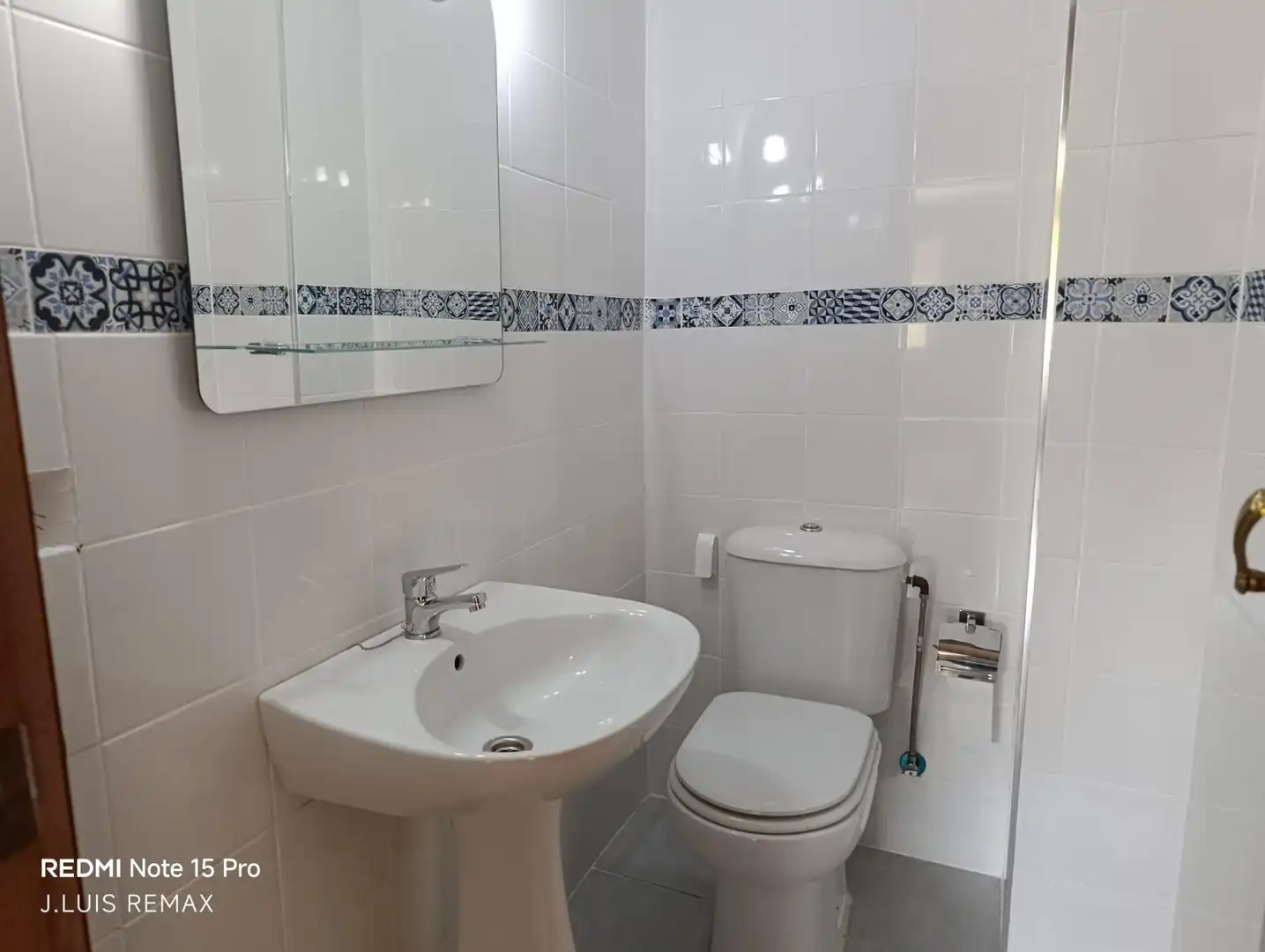 Bathroom of Flat for sale in Bormujos  with Air Conditioner and Terrace