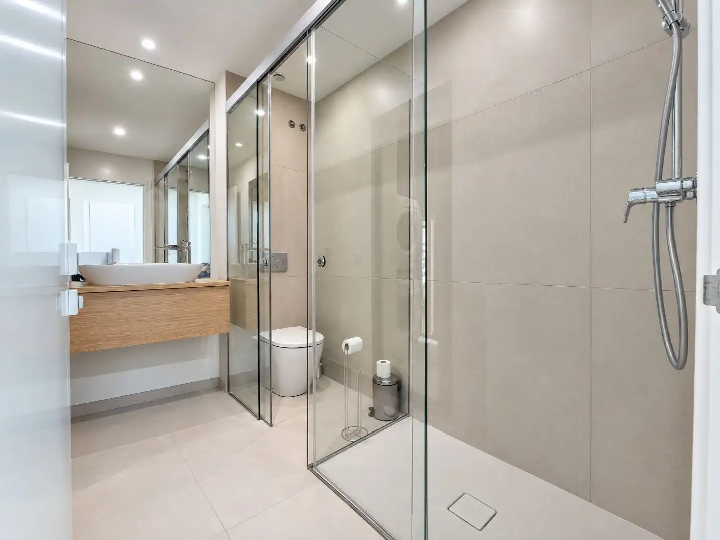 Bathroom of Flat for sale in Fuengirola  with Terrace