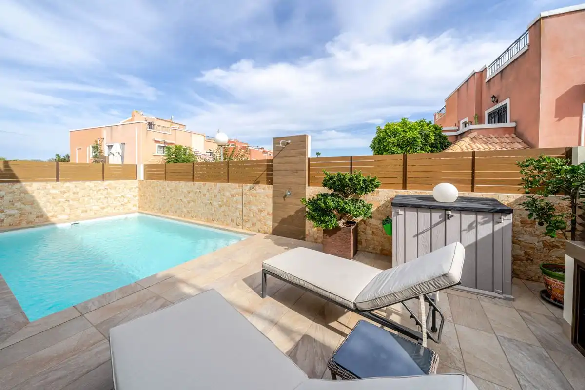 House with pool for sale in Calle la Herrada