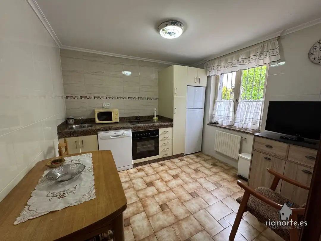 Cocina de Casa o chalet en venta en Oviedo  con Calefacción y Jardín privado