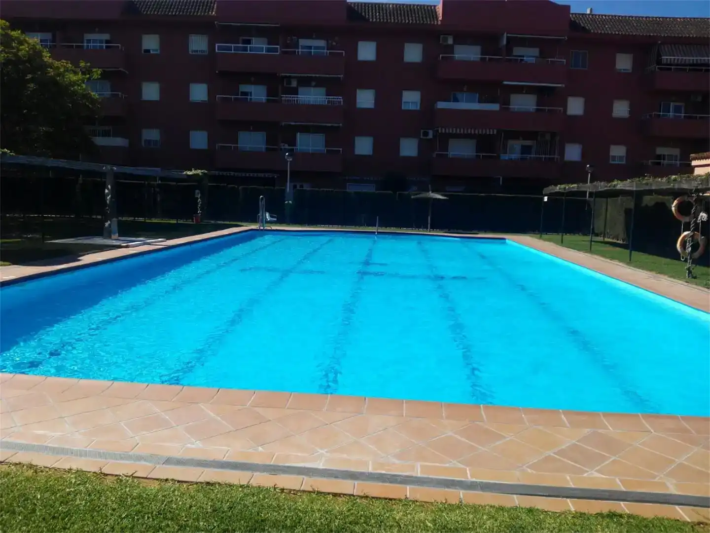Piscina de Pis de lloguer en Chipiona amb Aire condicionat, Jardí privat i Piscina
