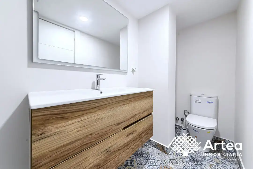 Baño de Piso en venta en Bilbao  con Balcón y Alarma
