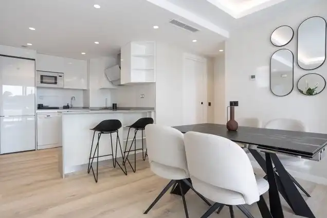 Comedor de Ático en venta en Marbella con Aire acondicionado, Calefacción y Jardín privado