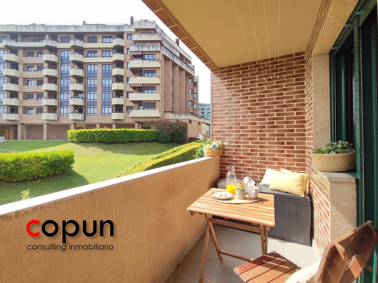 Terrassa de Pis en venda en Oviedo  amb Calefacció, Jardí privat i Terrassa