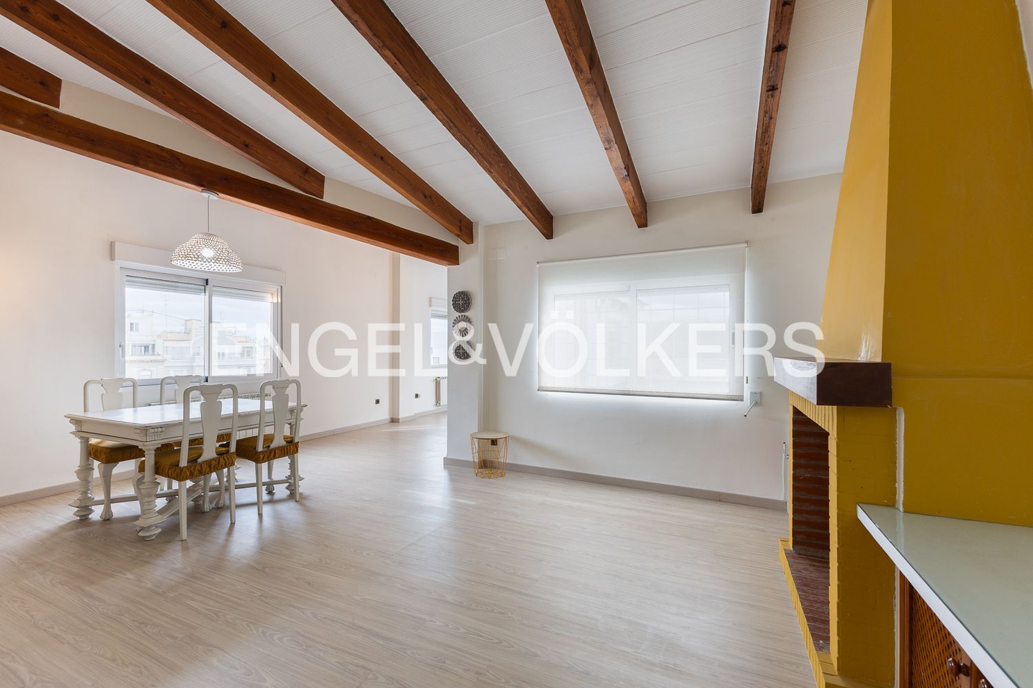 Menjador de Àtic de lloguer en  Valencia Capital amb Aire condicionat, Calefacció i Jardí privat