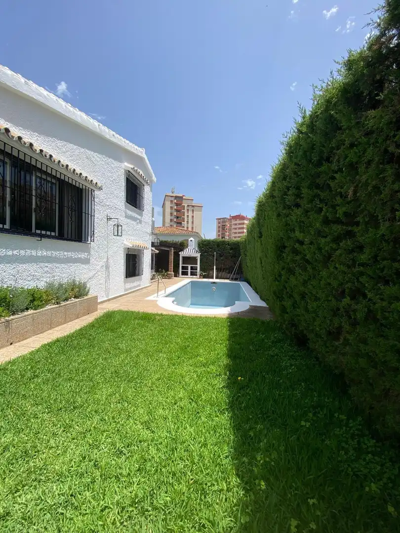 Jardín de Casa o chalet en venta en Fuengirola con Aire acondicionado, Jardín privado y Trastero