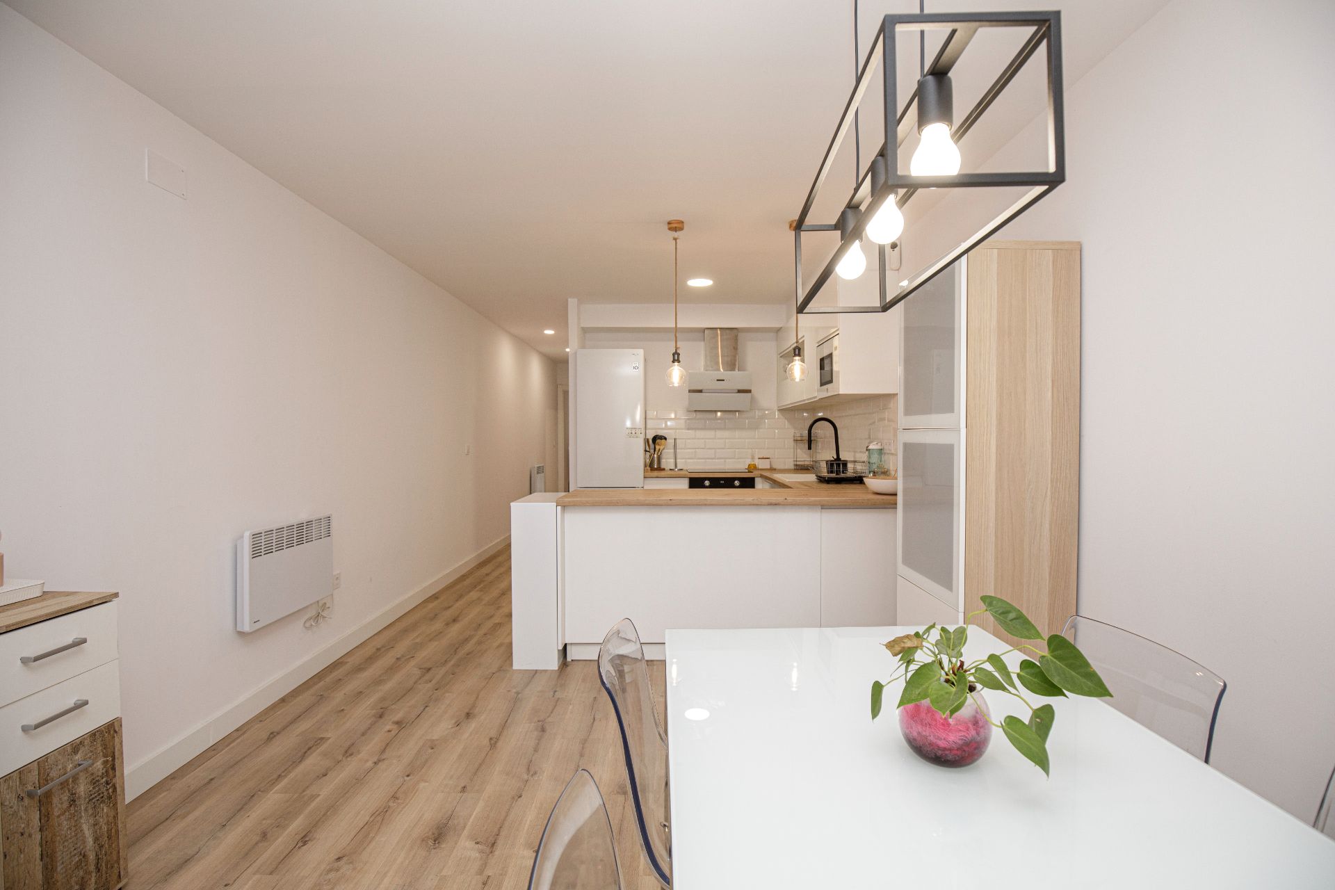 Cuina de Casa adosada en venda en Anglès amb Calefacció, Terrassa i Balcó